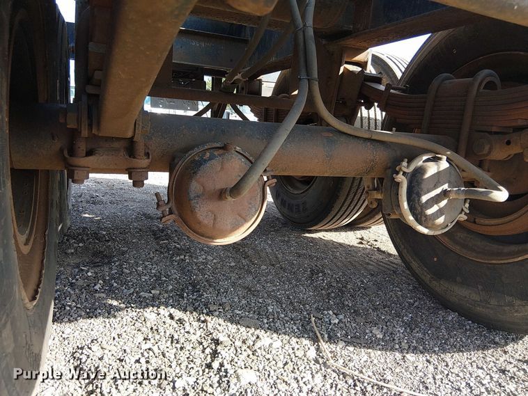 image for item NU9788 1999 Nabors Trailer Inc. log trailer