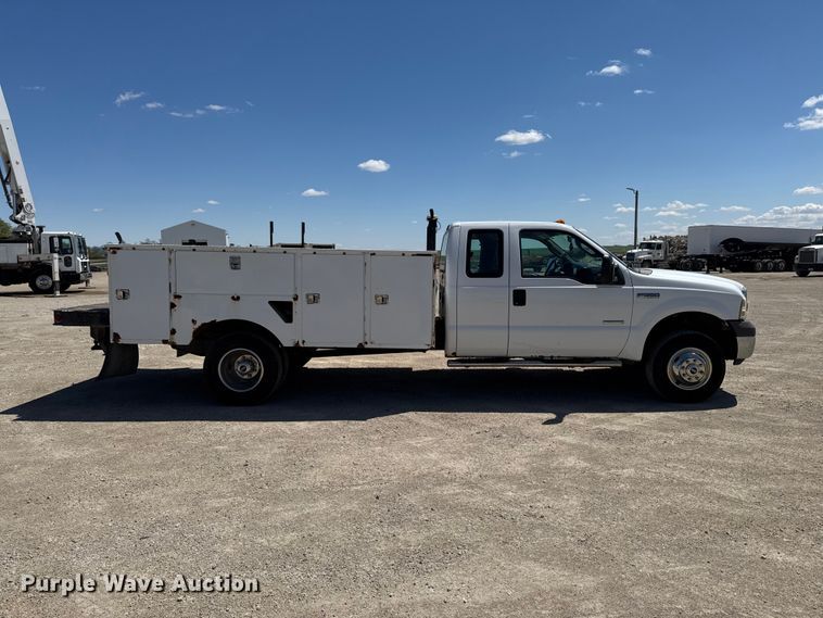 image for item OE9554 2005 Ford F350 Super Duty XL Ext. Cab utility bed pickup truck