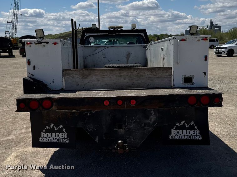 image for item OE9554 2005 Ford F350 Super Duty XL Ext. Cab utility bed pickup truck