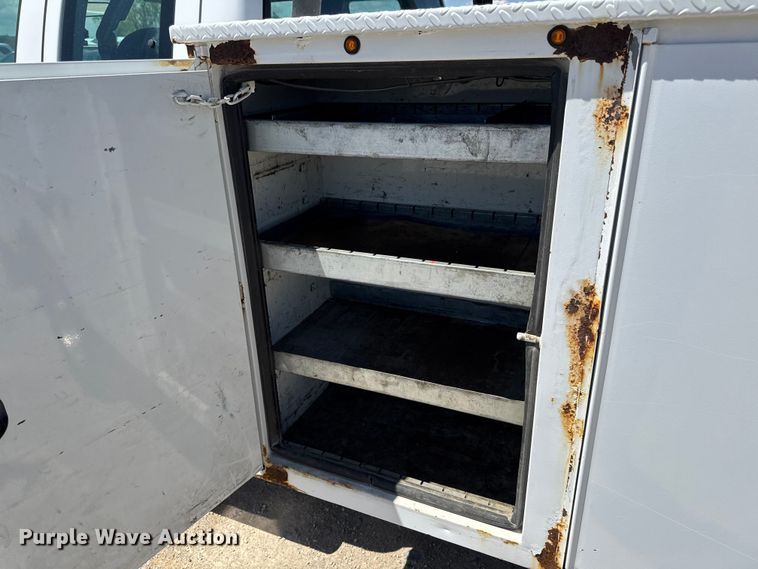 image for item OE9554 2005 Ford F350 Super Duty XL Ext. Cab utility bed pickup truck