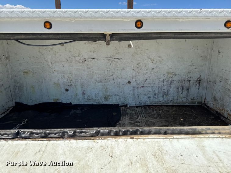 image for item OE9554 2005 Ford F350 Super Duty XL Ext. Cab utility bed pickup truck