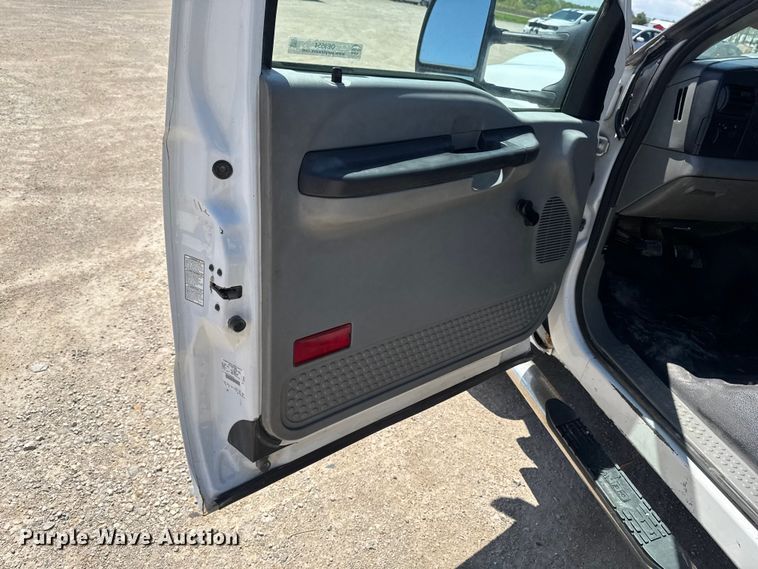 image for item OE9554 2005 Ford F350 Super Duty XL Ext. Cab utility bed pickup truck