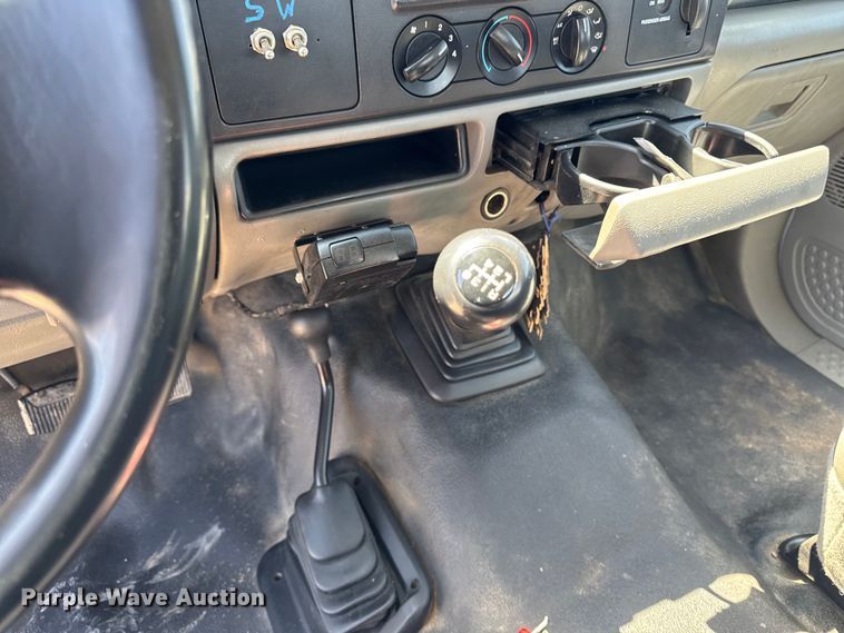 image for item OE9554 2005 Ford F350 Super Duty XL Ext. Cab utility bed pickup truck