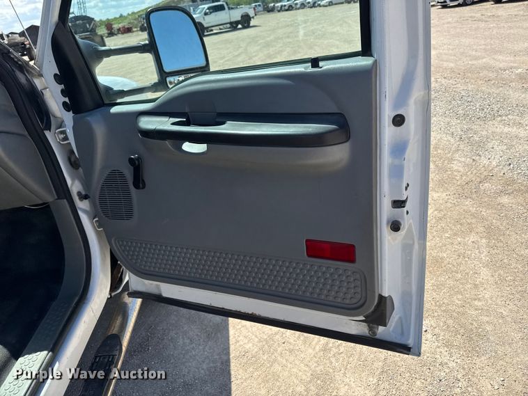 image for item OE9554 2005 Ford F350 Super Duty XL Ext. Cab utility bed pickup truck