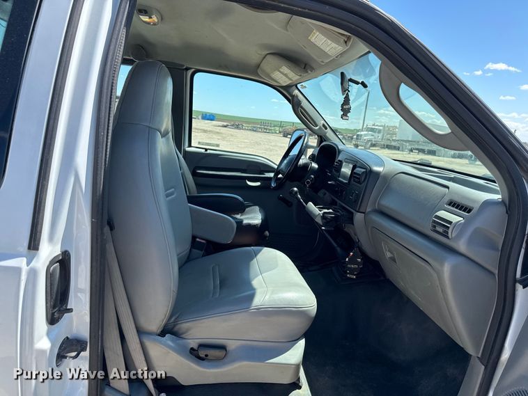 image for item OE9554 2005 Ford F350 Super Duty XL Ext. Cab utility bed pickup truck