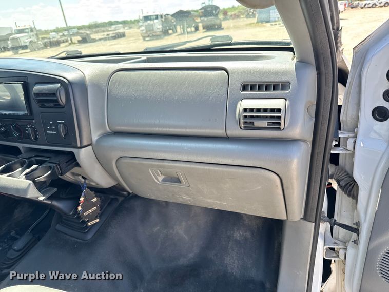 image for item OE9554 2005 Ford F350 Super Duty XL Ext. Cab utility bed pickup truck