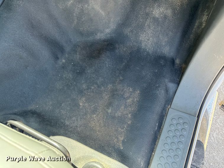 image for item OE9554 2005 Ford F350 Super Duty XL Ext. Cab utility bed pickup truck