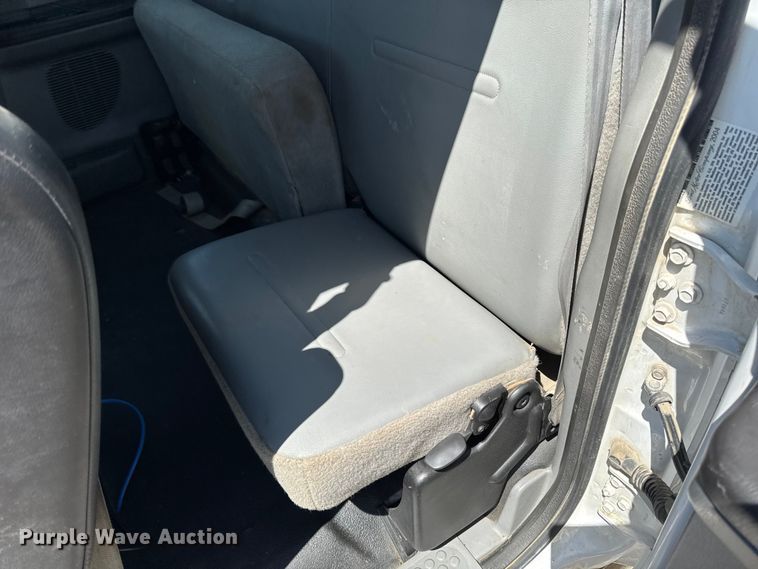image for item OE9554 2005 Ford F350 Super Duty XL Ext. Cab utility bed pickup truck