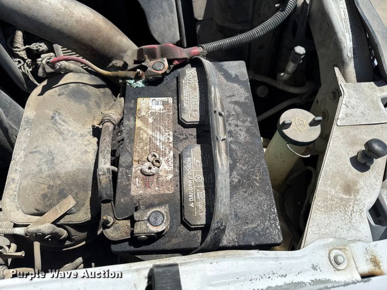 image for item OE9554 2005 Ford F350 Super Duty XL Ext. Cab utility bed pickup truck