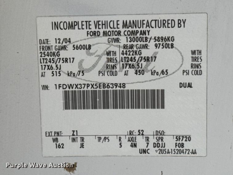 image for item OE9554 2005 Ford F350 Super Duty XL Ext. Cab utility bed pickup truck