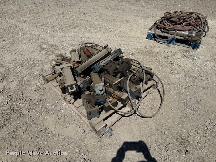 image for item OE9556 Hydraulic cylinders