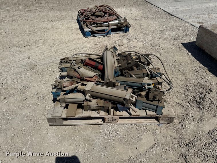 image for item OE9556 Hydraulic cylinders