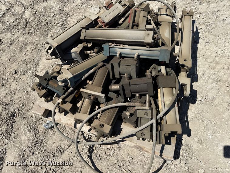 image for item OE9556 Hydraulic cylinders