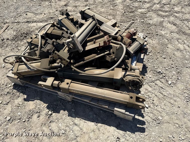 image for item OE9556 Hydraulic cylinders