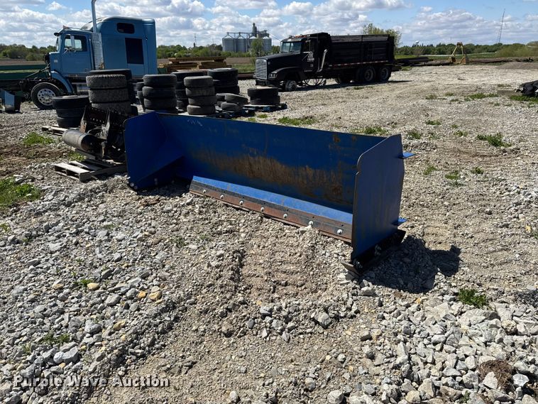 image for item OE9557 Skid steer snow pusher