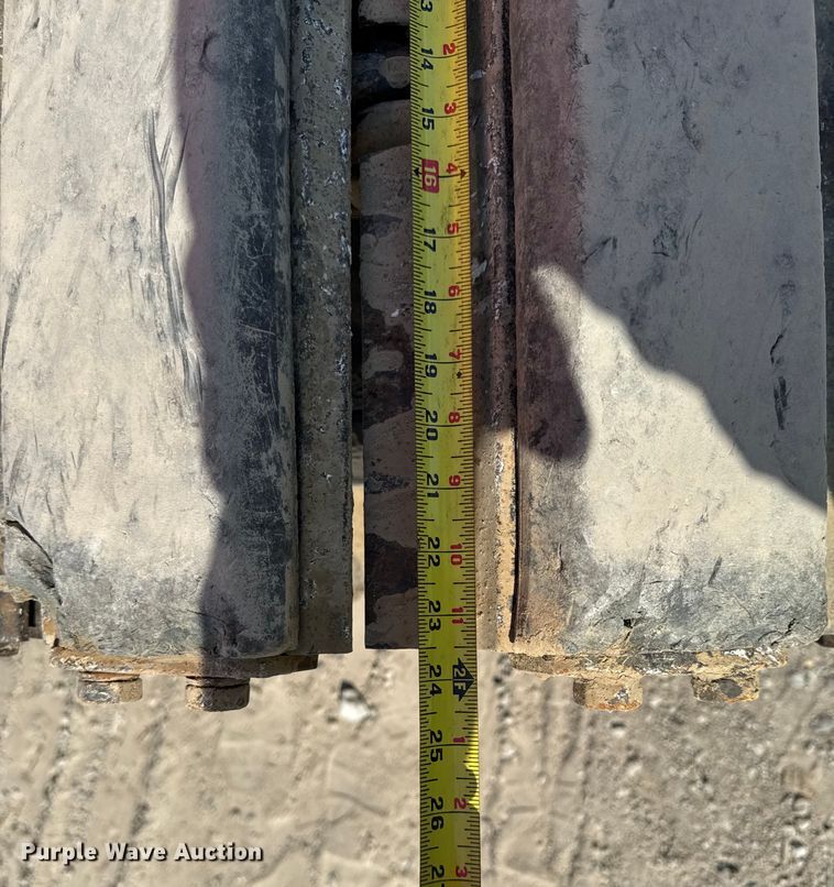 image for item YA1221 2021 Doosan DX140LCR-5 excavator