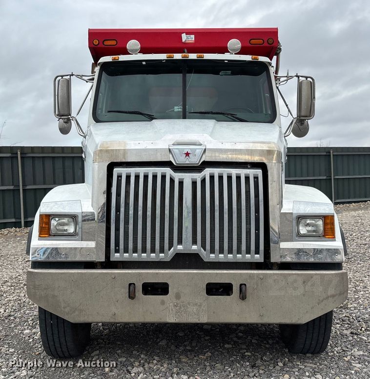 image for item YA1781 2016 Western Star 4700SF dump truck