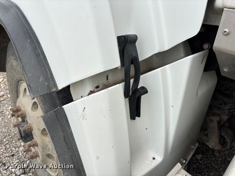 image for item YA1781 2016 Western Star 4700SF dump truck