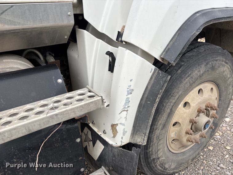 image for item YA1781 2016 Western Star 4700SF dump truck