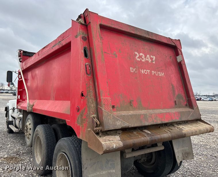 image for item YA1781 2016 Western Star 4700SF dump truck