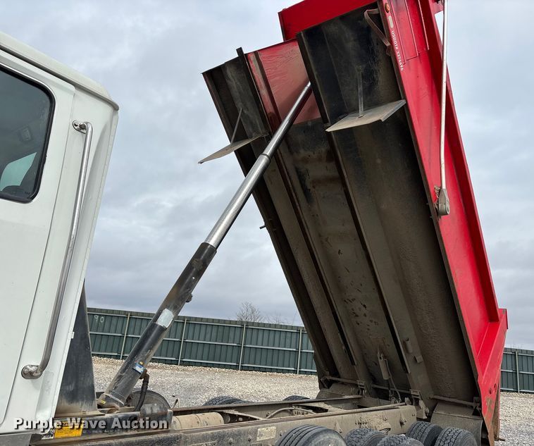 image for item YA1781 2016 Western Star 4700SF dump truck