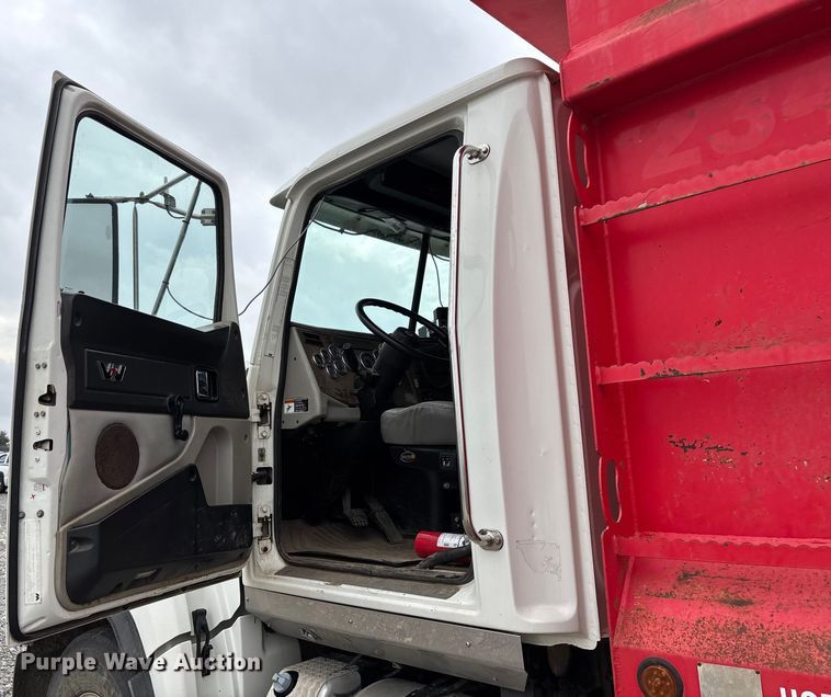 image for item YA1781 2016 Western Star 4700SF dump truck