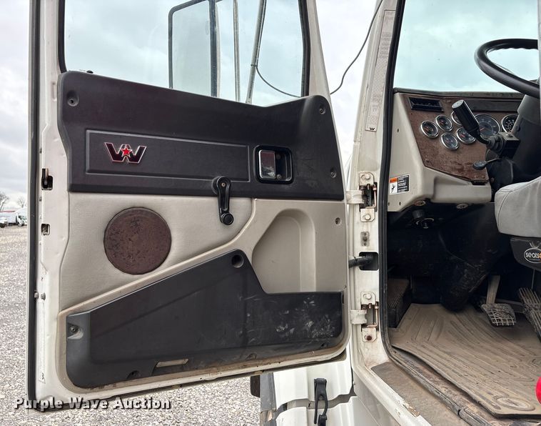 image for item YA1781 2016 Western Star 4700SF dump truck