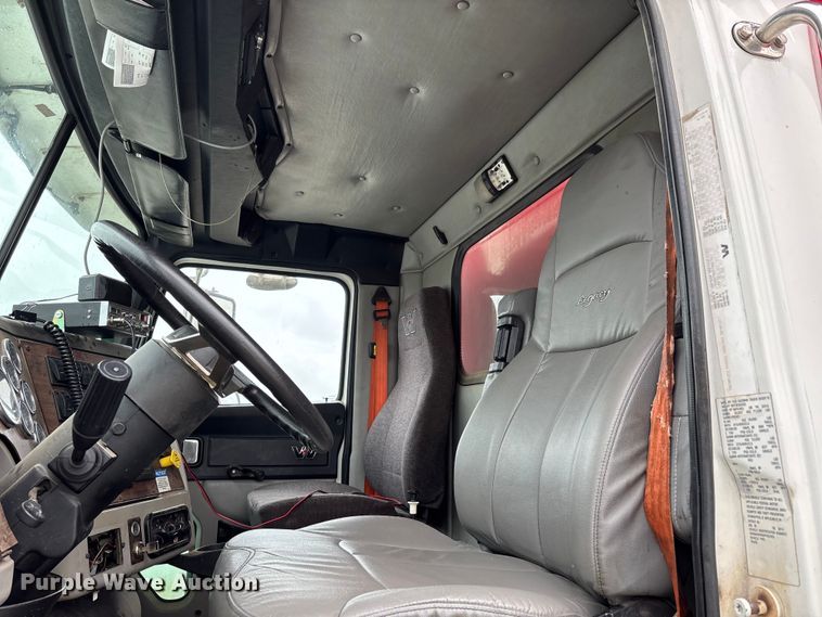 image for item YA1781 2016 Western Star 4700SF dump truck