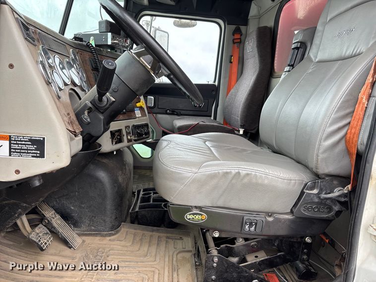 image for item YA1781 2016 Western Star 4700SF dump truck