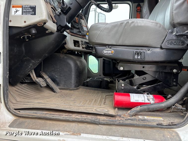 image for item YA1781 2016 Western Star 4700SF dump truck