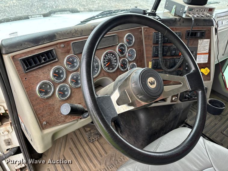 image for item YA1781 2016 Western Star 4700SF dump truck