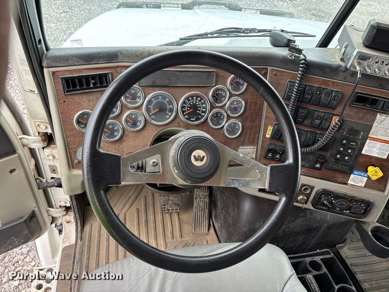 image for item YA1781 2016 Western Star 4700SF dump truck