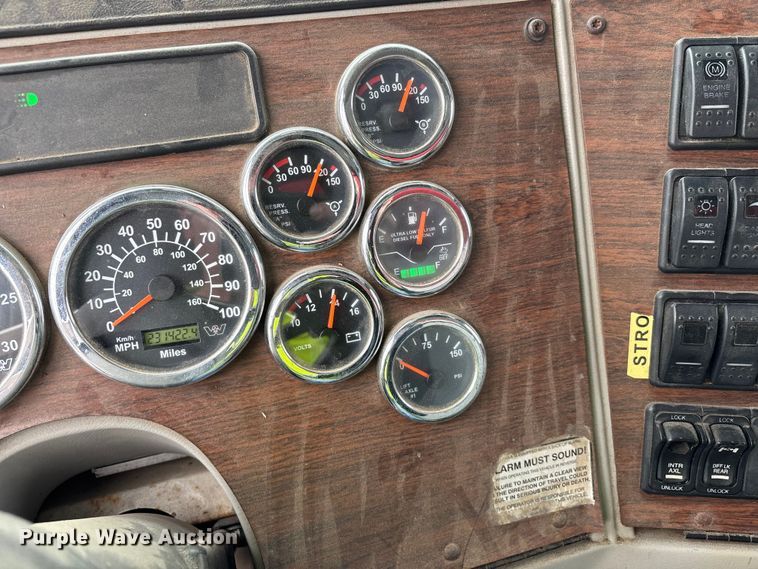 image for item YA1781 2016 Western Star 4700SF dump truck