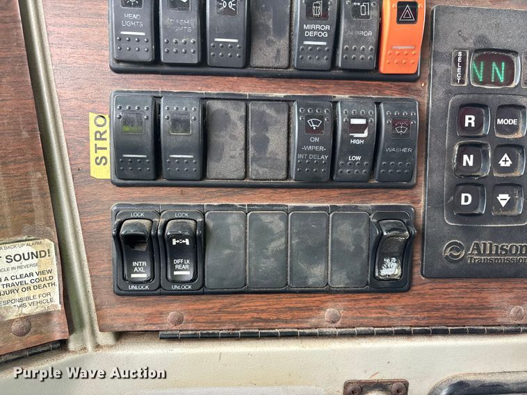 image for item YA1781 2016 Western Star 4700SF dump truck