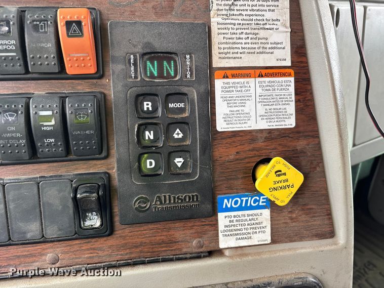 image for item YA1781 2016 Western Star 4700SF dump truck