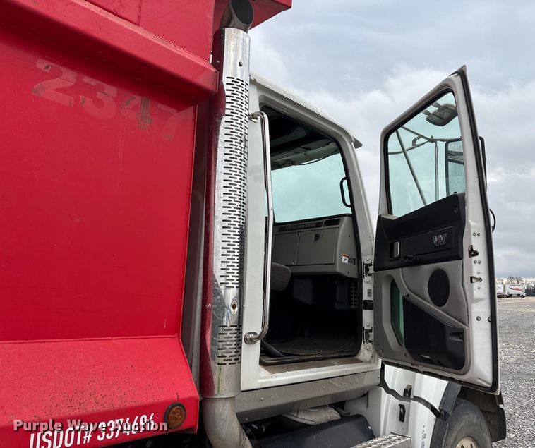 image for item YA1781 2016 Western Star 4700SF dump truck