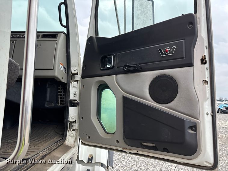 image for item YA1781 2016 Western Star 4700SF dump truck