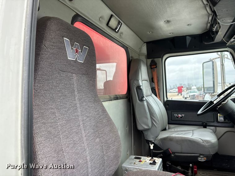 image for item YA1781 2016 Western Star 4700SF dump truck