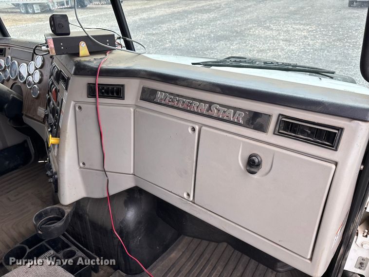 image for item YA1781 2016 Western Star 4700SF dump truck