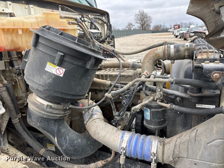 image for item YA1781 2016 Western Star 4700SF dump truck