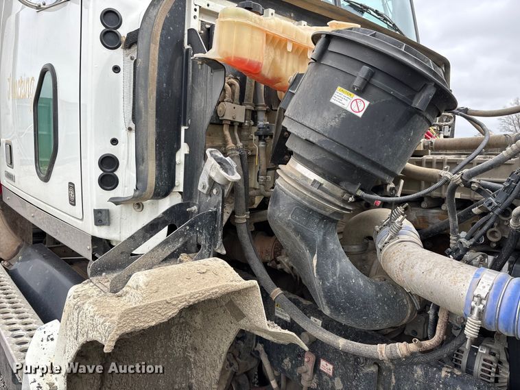 image for item YA1781 2016 Western Star 4700SF dump truck