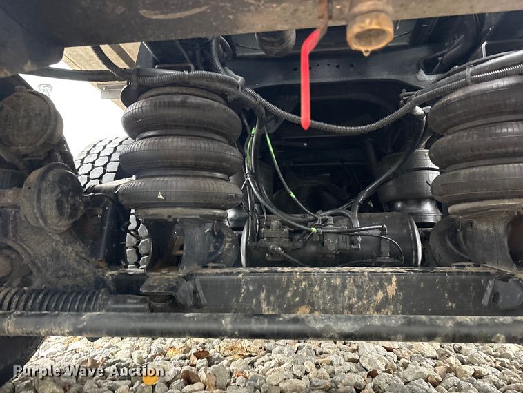 image for item YA1887 2026 Peterbilt 567 vacuum truck