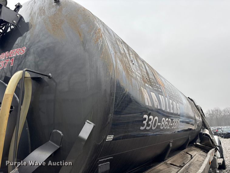 image for item YA1887 2026 Peterbilt 567 vacuum truck