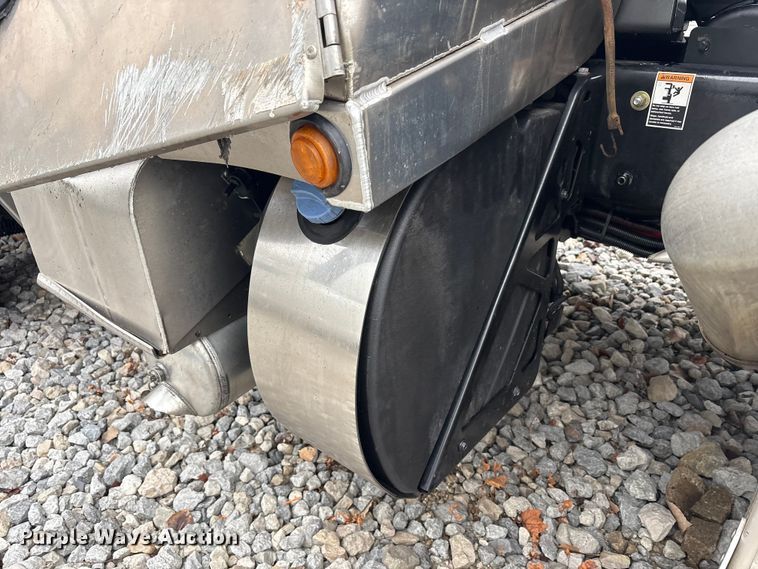 image for item YA1887 2026 Peterbilt 567 vacuum truck