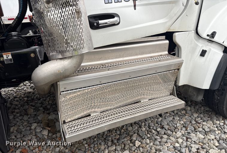 image for item YA1887 2026 Peterbilt 567 vacuum truck