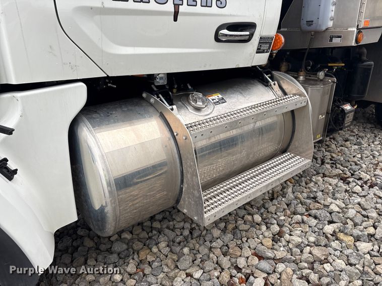 image for item YA1887 2026 Peterbilt 567 vacuum truck