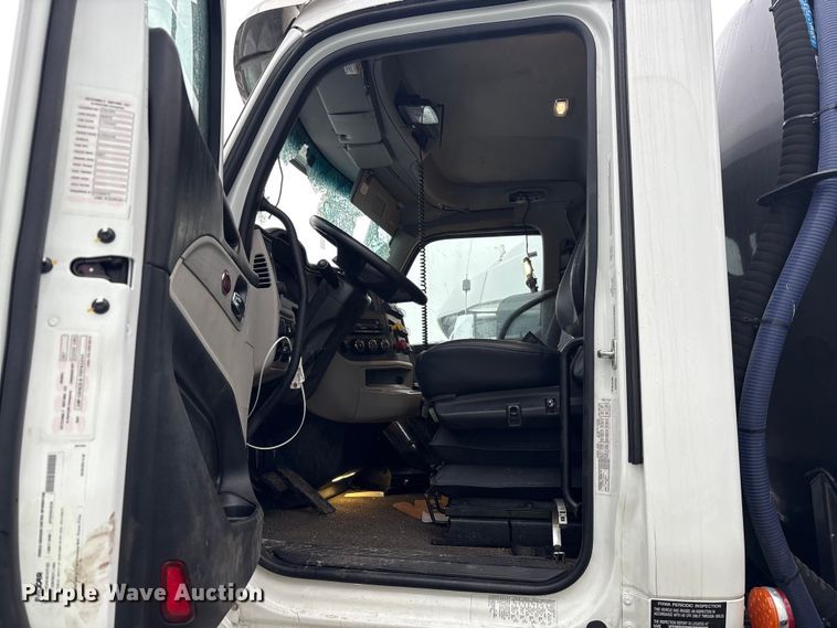 image for item YA1887 2026 Peterbilt 567 vacuum truck
