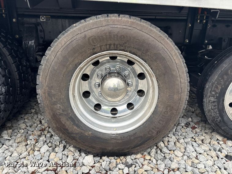 image for item YA1887 2026 Peterbilt 567 vacuum truck