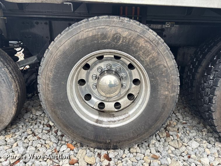 image for item YA1887 2026 Peterbilt 567 vacuum truck