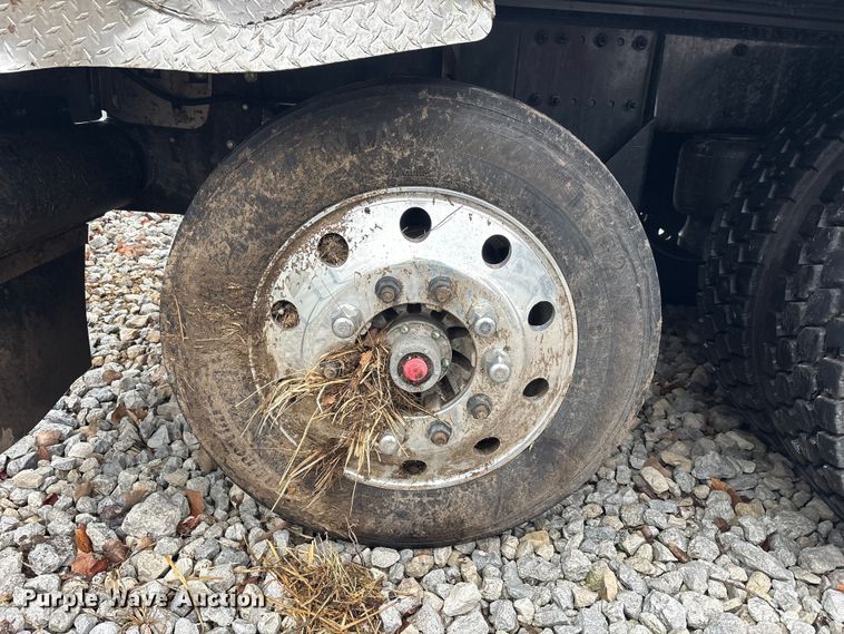 image for item YA1887 2026 Peterbilt 567 vacuum truck